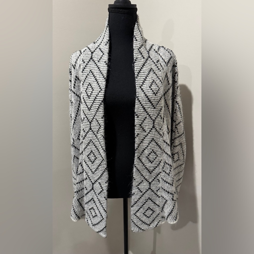 Billabong Black & White Geometric Cardigan Large‎ West Coast surfer aesthetic.